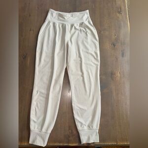 Old Navy High Rise Power Soft Legging/Jogger. Cream. Size M 🤍